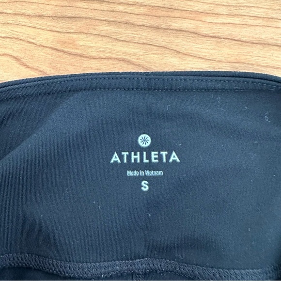 Athleta cropped black leggings w pocket & textured pattern side panel - size S - Picture 9 of 9